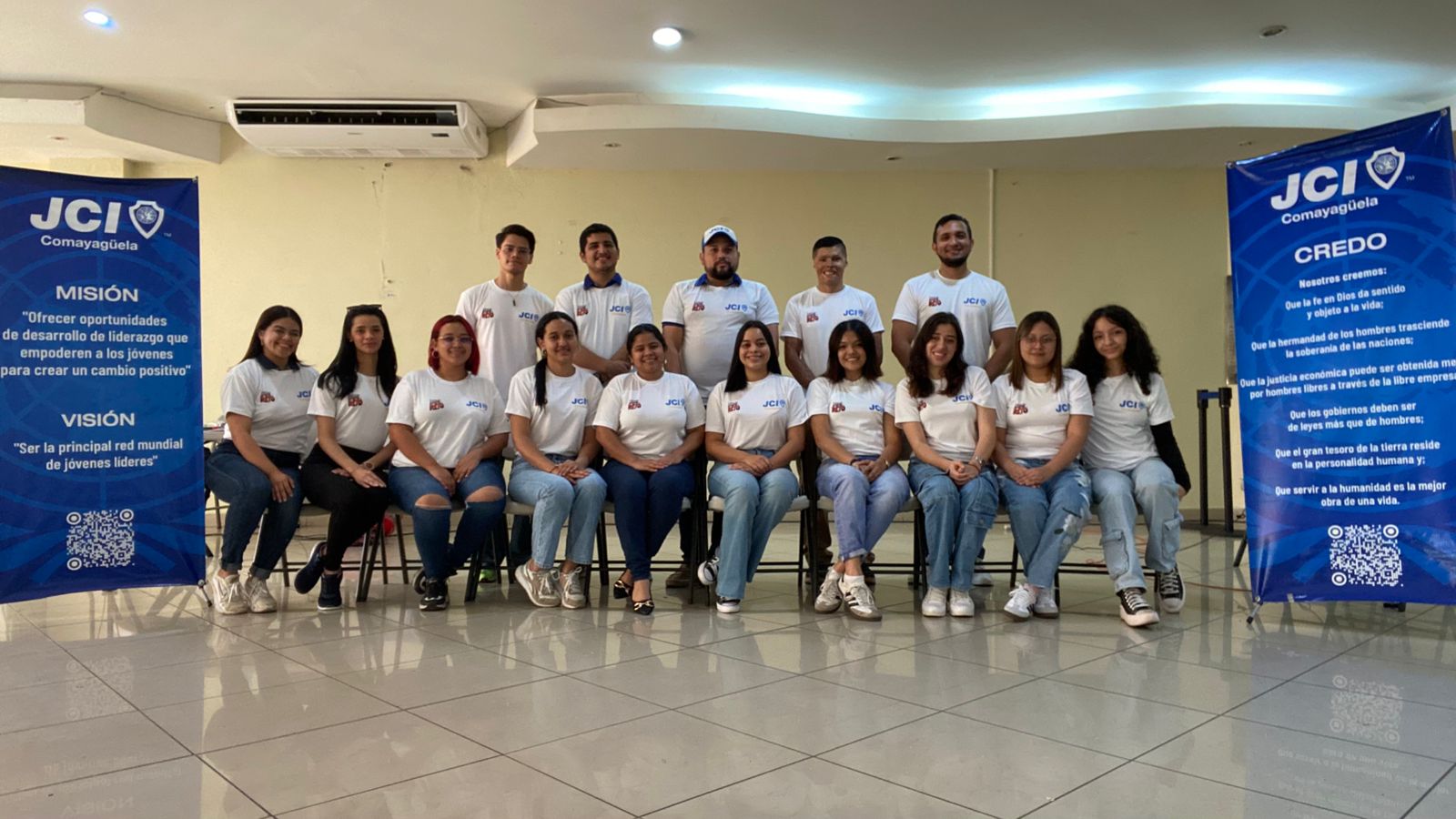 Jóvenes participando en programa Asume el reto