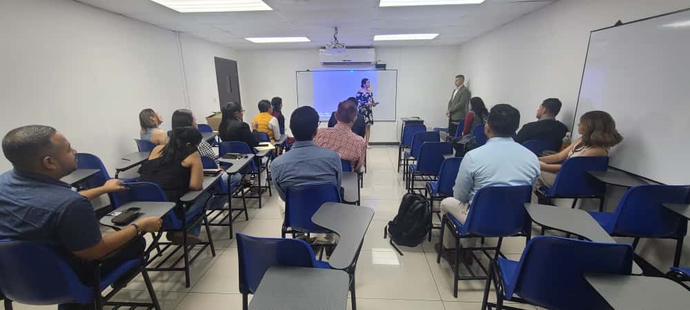 Sesión de capacitación de jóvenes líderes